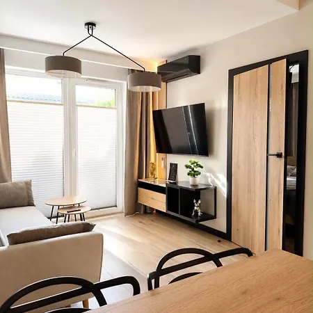 Zloty Wolnosci Fv Air Conditioning Apartman Újszandec